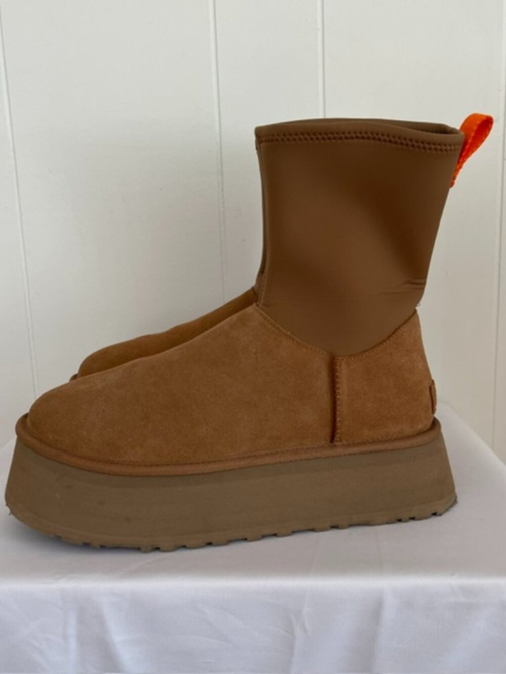 Ugg Classic Dipper Boots, Size 10, Chestnut